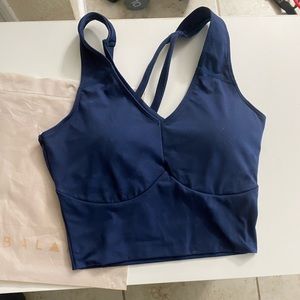 Balance Athletica define top in rain